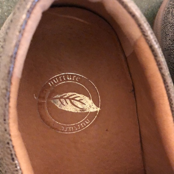 Nurture silver sneakers, size 8 - Picture 4 of 8